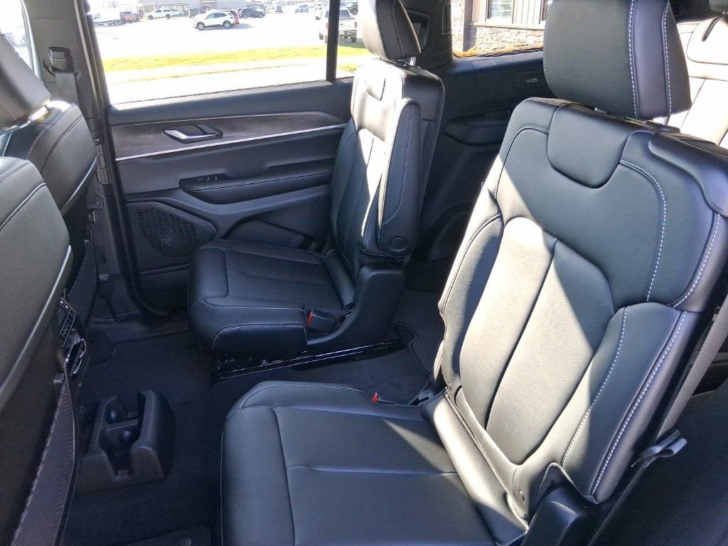 New 2025 Jeep Grand Cherokee L Limited w/ Trailer Tow Package image 11