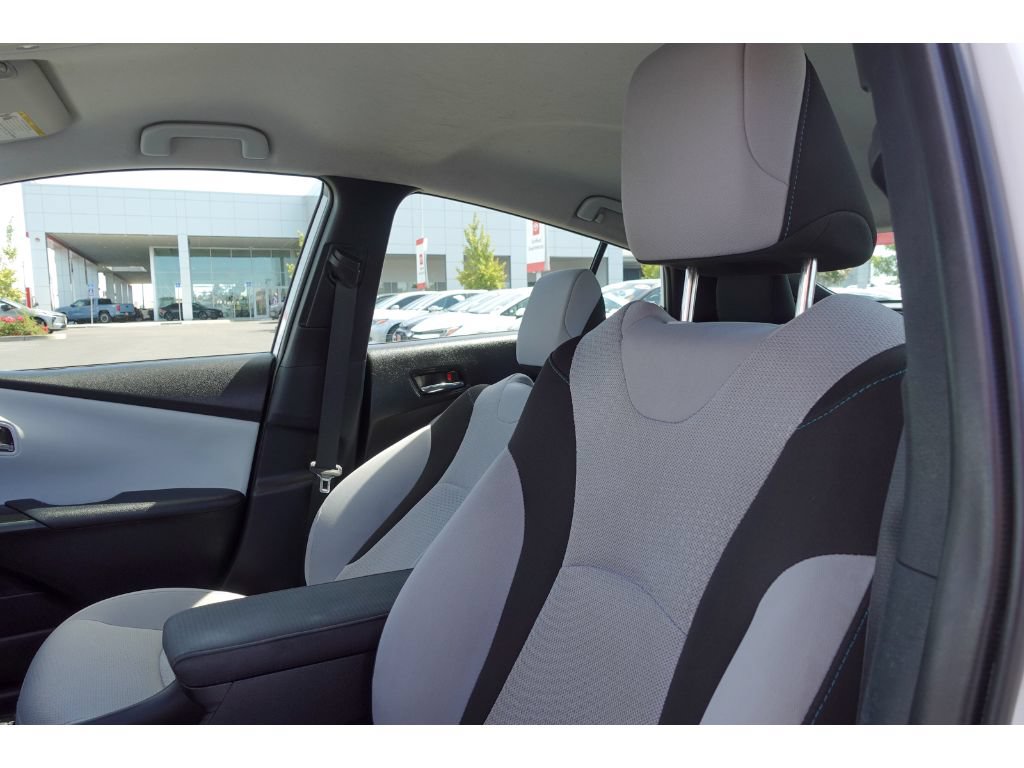 Used 2022 Toyota Prius LE FWD image 10