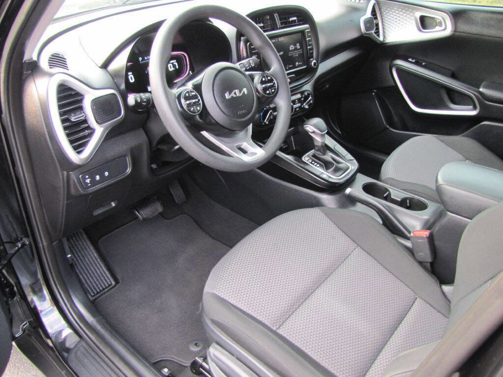 Used 2024 Kia Soul LX w/ Option Group 015 FWD image 15