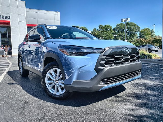 Used 2026 Toyota Corolla Cross LE FWD image 2
