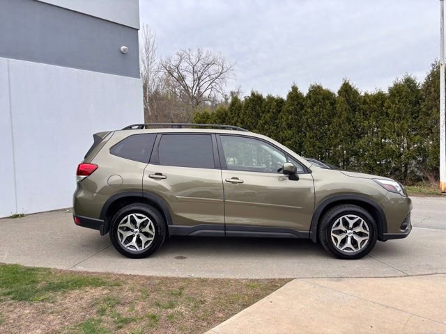 Certified 2023 Subaru Forester Premium AWD/4WD image 3