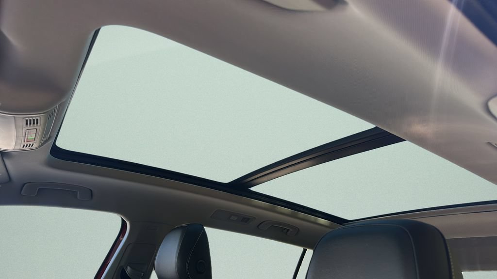 Certified 2022 Volkswagen Tiguan SE FWD image 17