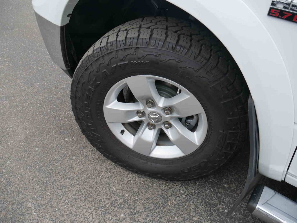 Used 2018 RAM 1500 SLT image 12