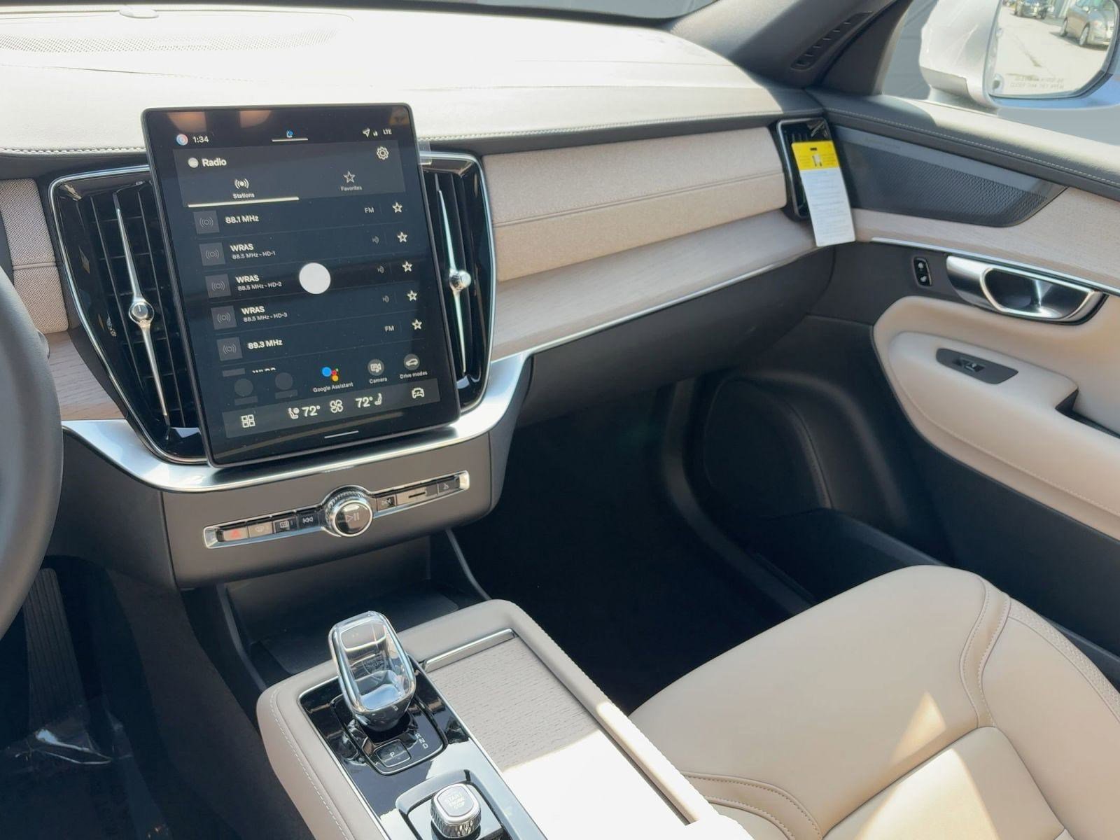 New 2026 Volvo XC90 B6 Plus w/ Protection Package Premier image 26