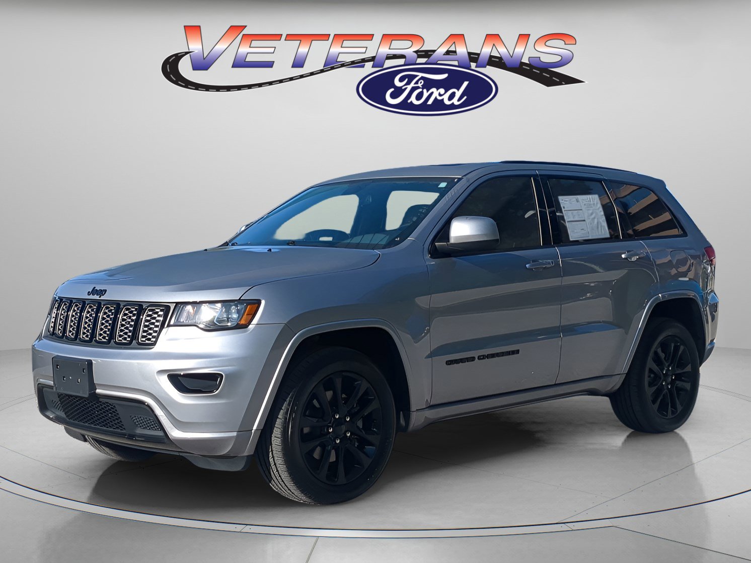 Used 2021 Jeep Grand Cherokee Laredo X image 1