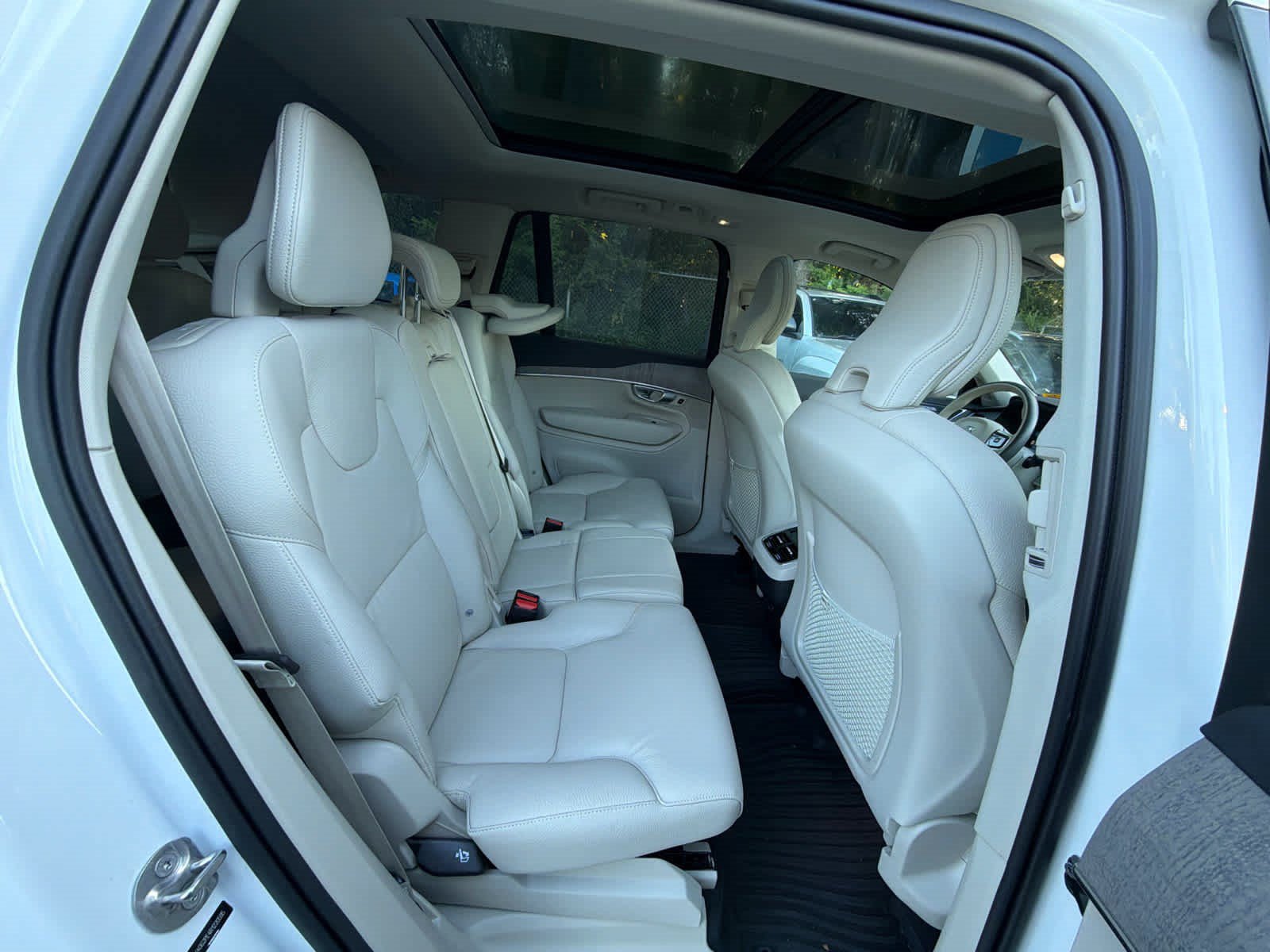 Used 2024 Volvo XC90 B6 Plus w/ Protection Package Premier AWD/4WD image 19
