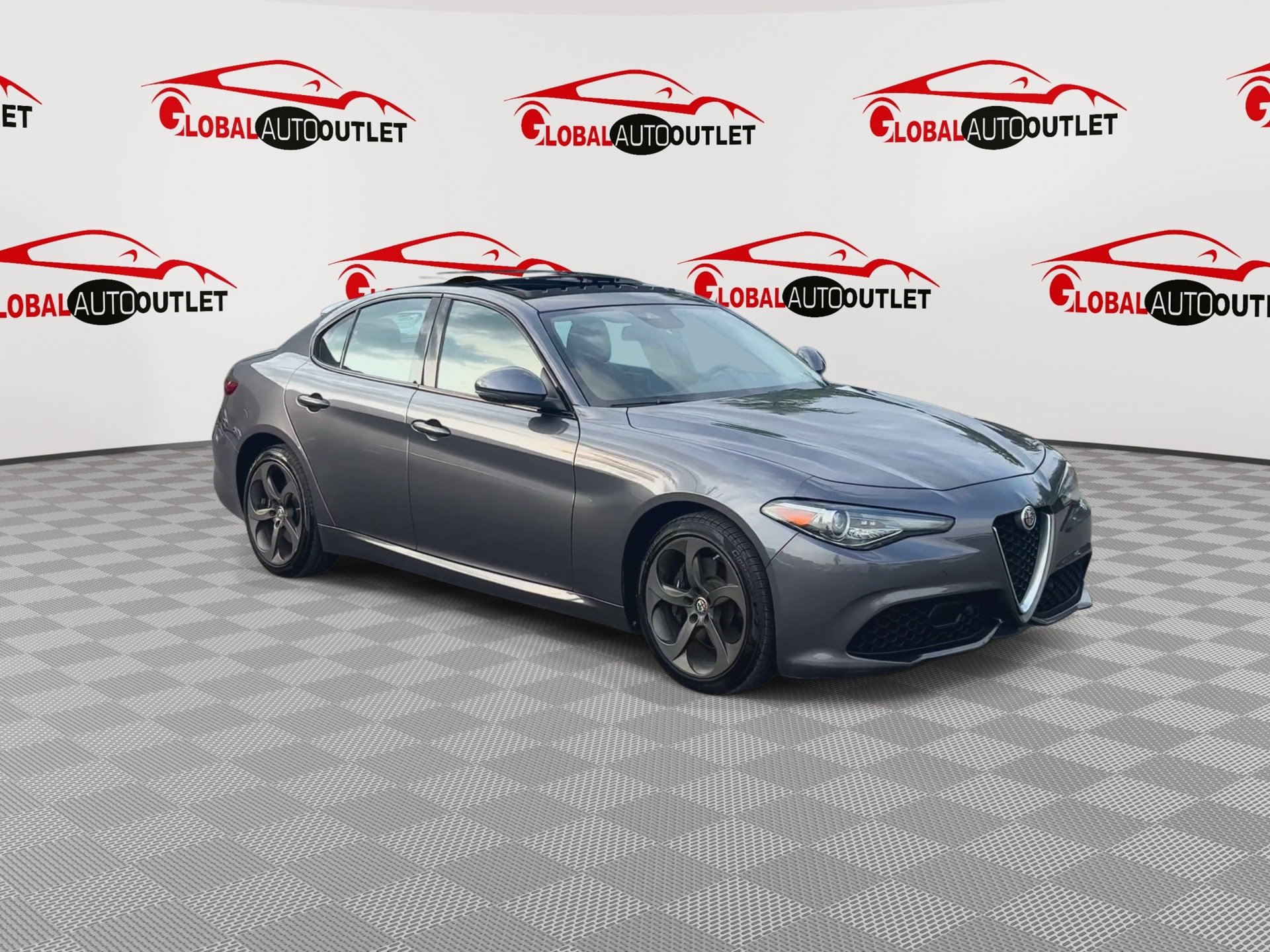 Used 2017 Alfa Romeo Giulia Ti w/ TI 18" Sport Package AWD/4WD image 2