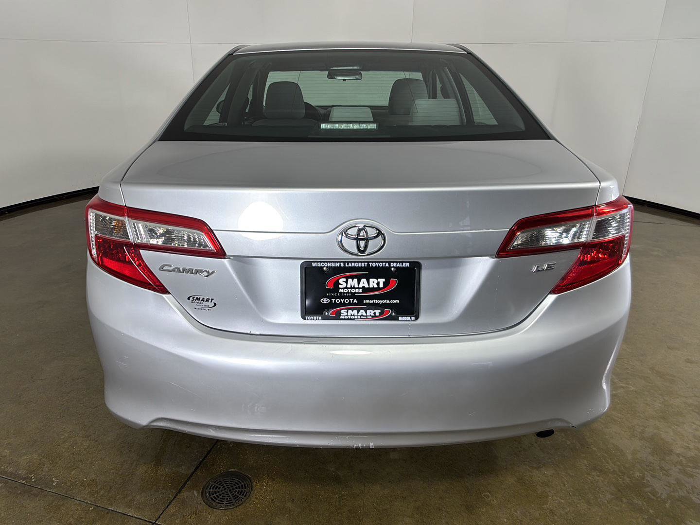 Used 2014 Toyota Camry LE FWD image 12