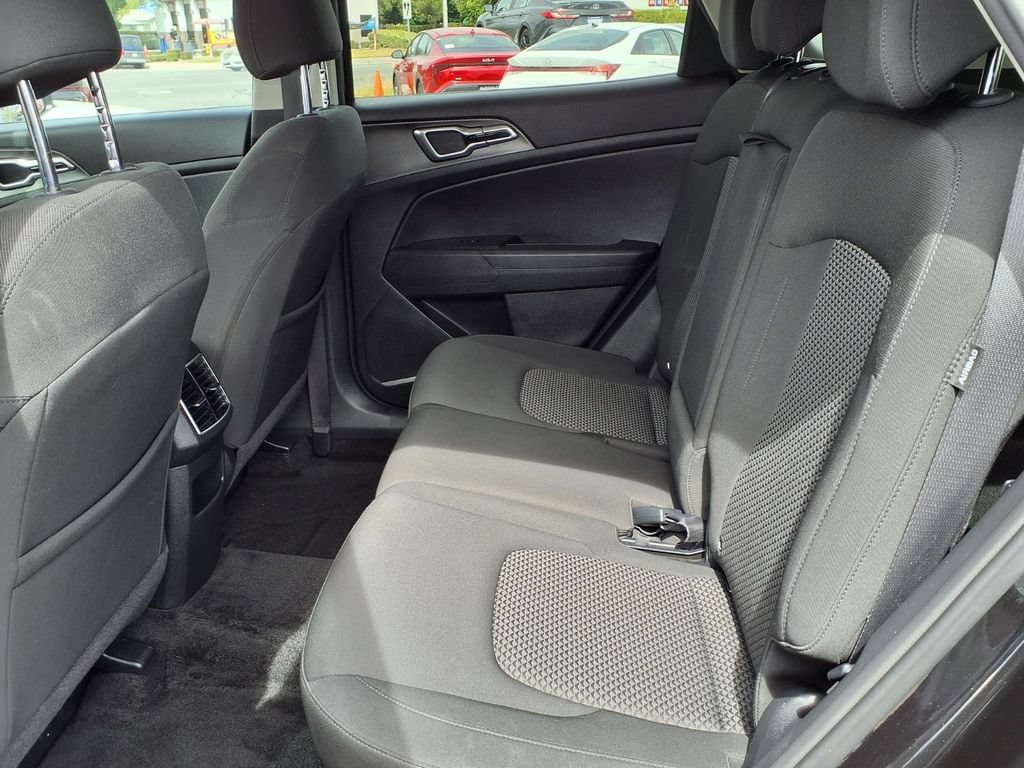 Used 2025 Kia Sportage LX FWD image 10