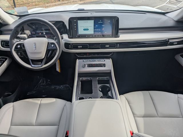 New 2026 Lincoln Aviator 2WD w/ Jet Appearance Package image 13