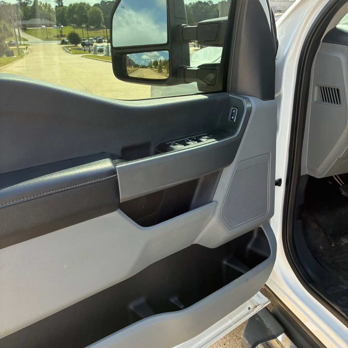 Used 2024 Ford F350 XLT AWD/4WD image 9