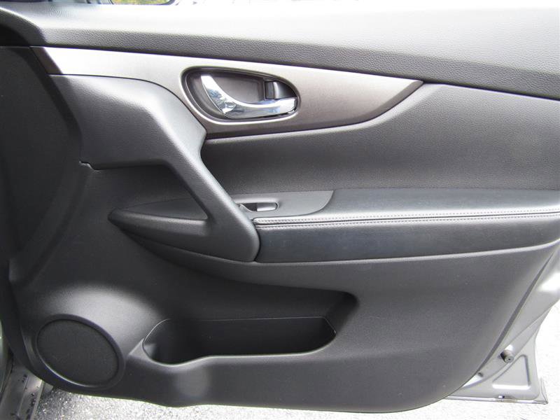 Used 2016 Nissan Rogue S image 30