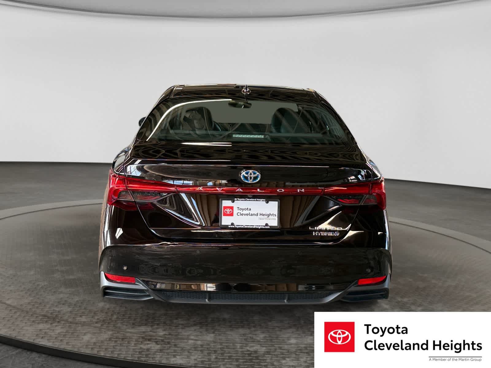 Used 2022 Toyota Avalon Limited w/ Advanced Safety Package FWD image 6