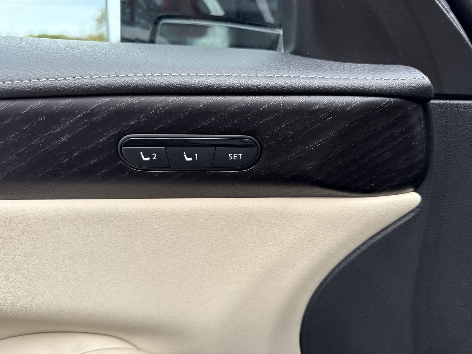 Used 2025 INFINITI QX60 Sensory image 21