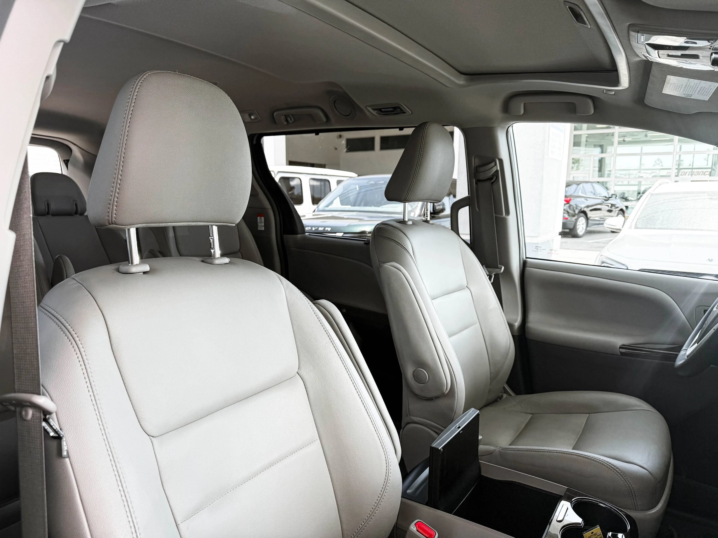 Used 2019 Toyota Sienna XLE w/ XLE Navigation Package AWD/4WD image 33
