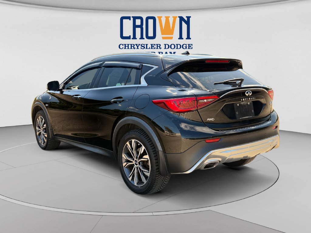 Used 2017 INFINITI QX30 Premium w/ Technology Package AWD/4WD image 5