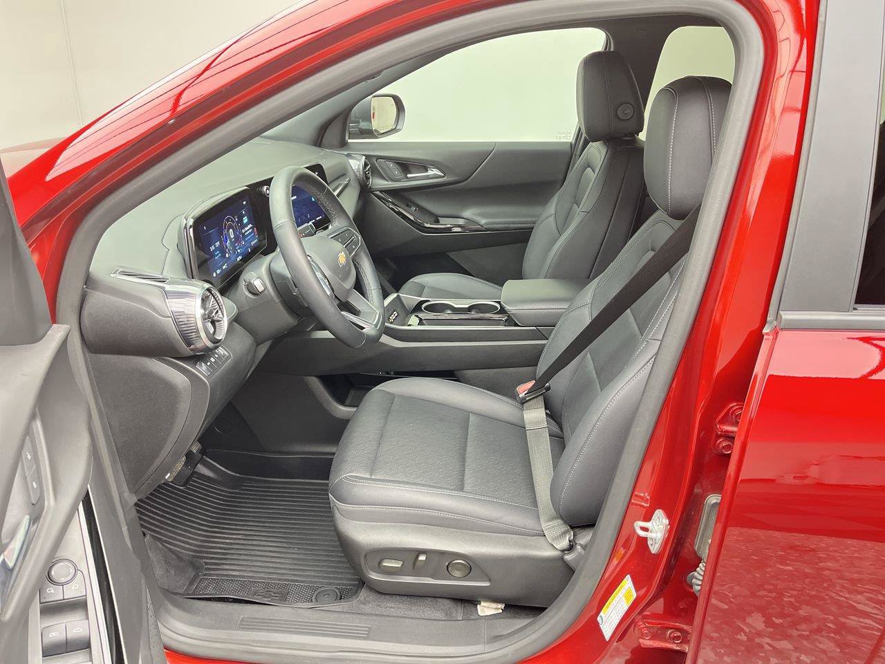 Certified 2025 Chevrolet Equinox LT w/ Convenience Package II AWD/4WD image 3