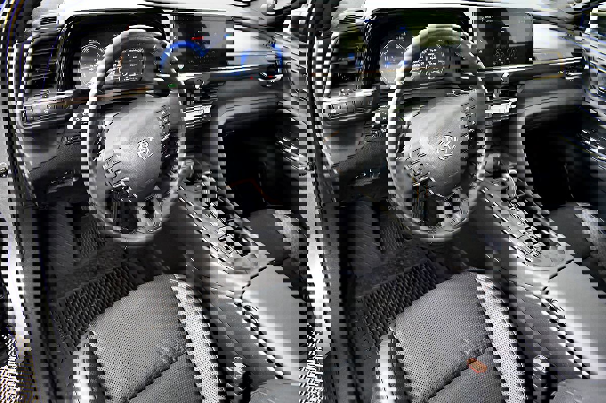 Used 2023 Toyota Crown Platinum image 23