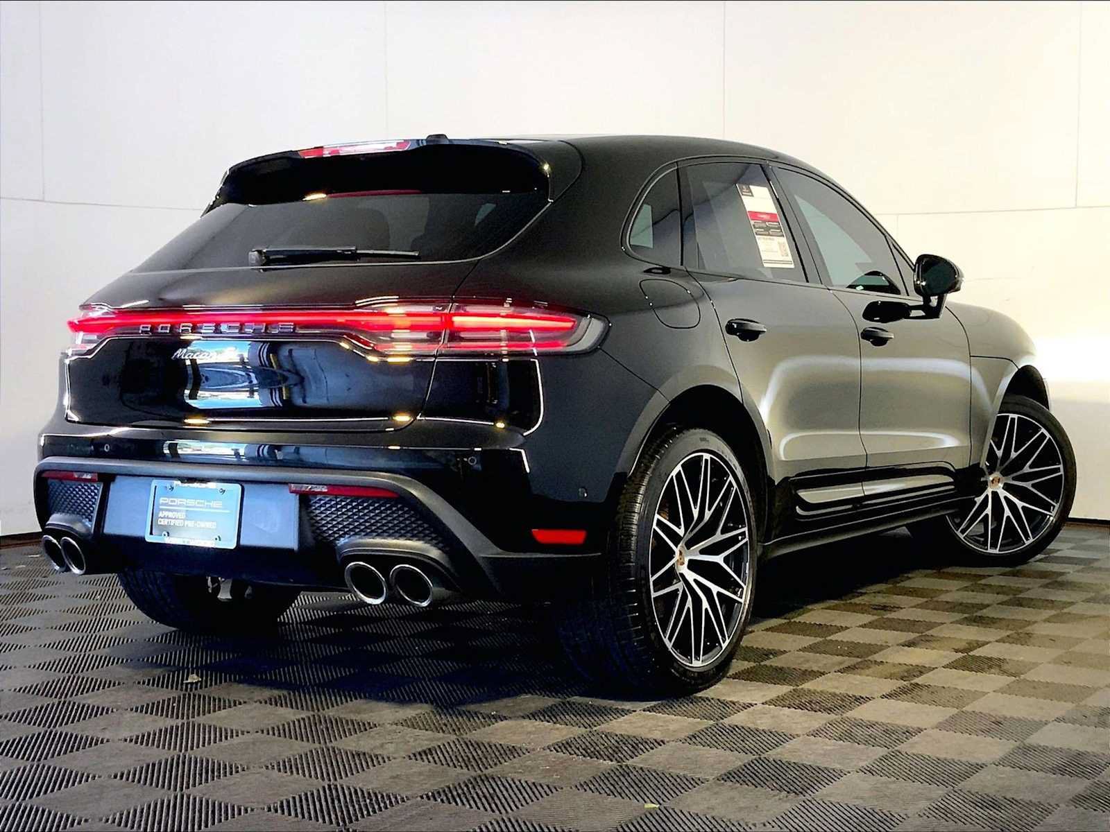 Certified 2022 Porsche Macan S AWD/4WD image 7