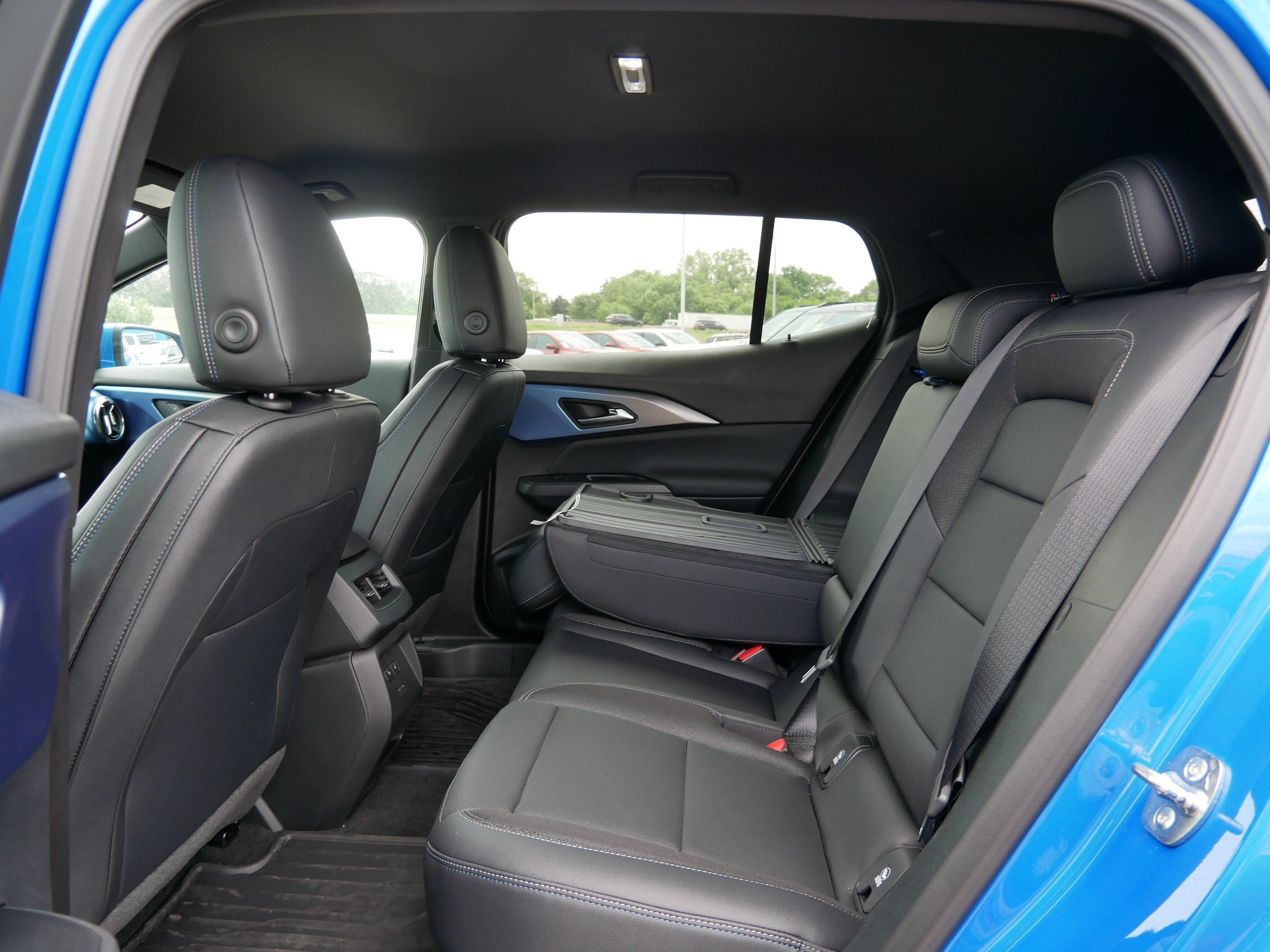 New 2026 Chevrolet Equinox EV LT w/ Convenience Package II FWD image 5