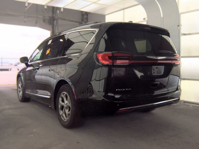 Used 2023 Chrysler Pacifica Limited FWD image 7