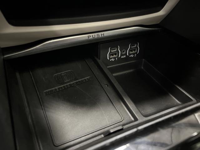 Used 2023 Chrysler Pacifica Limited image 24