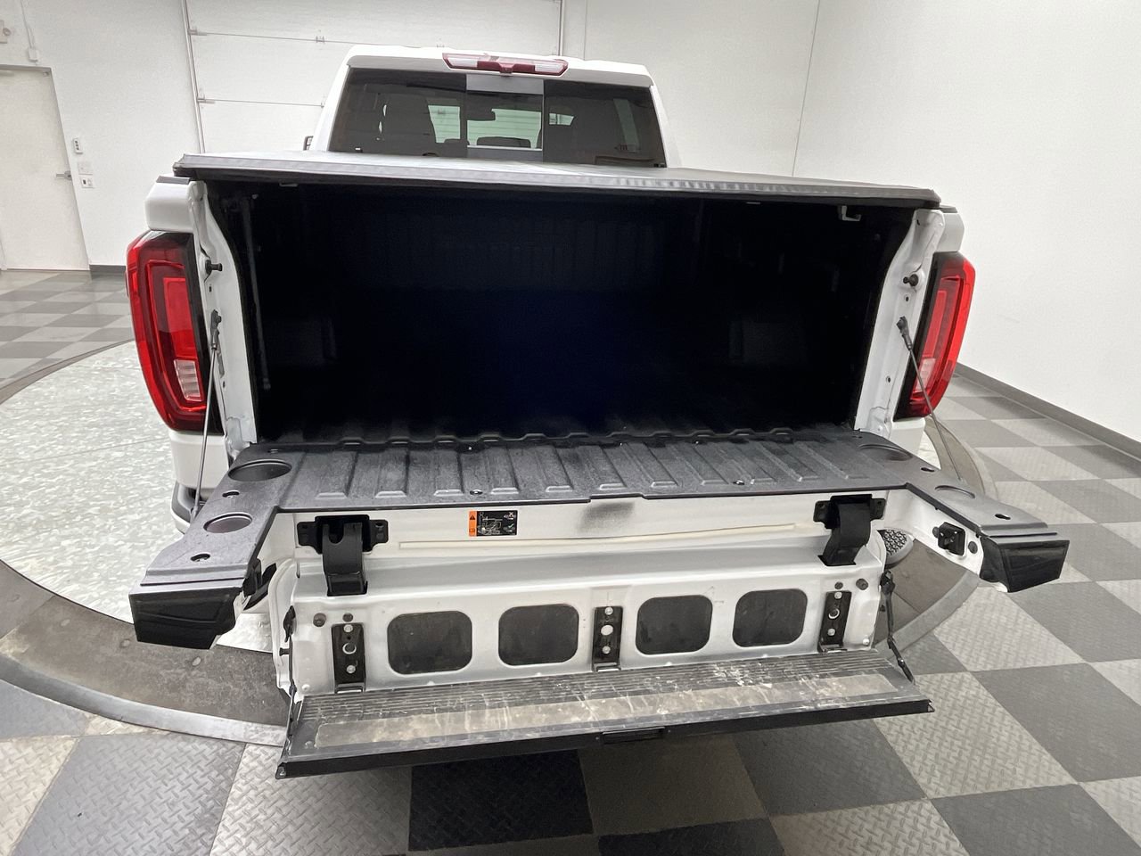 Used 2024 GMC Sierra 1500 Denali AWD/4WD image 36