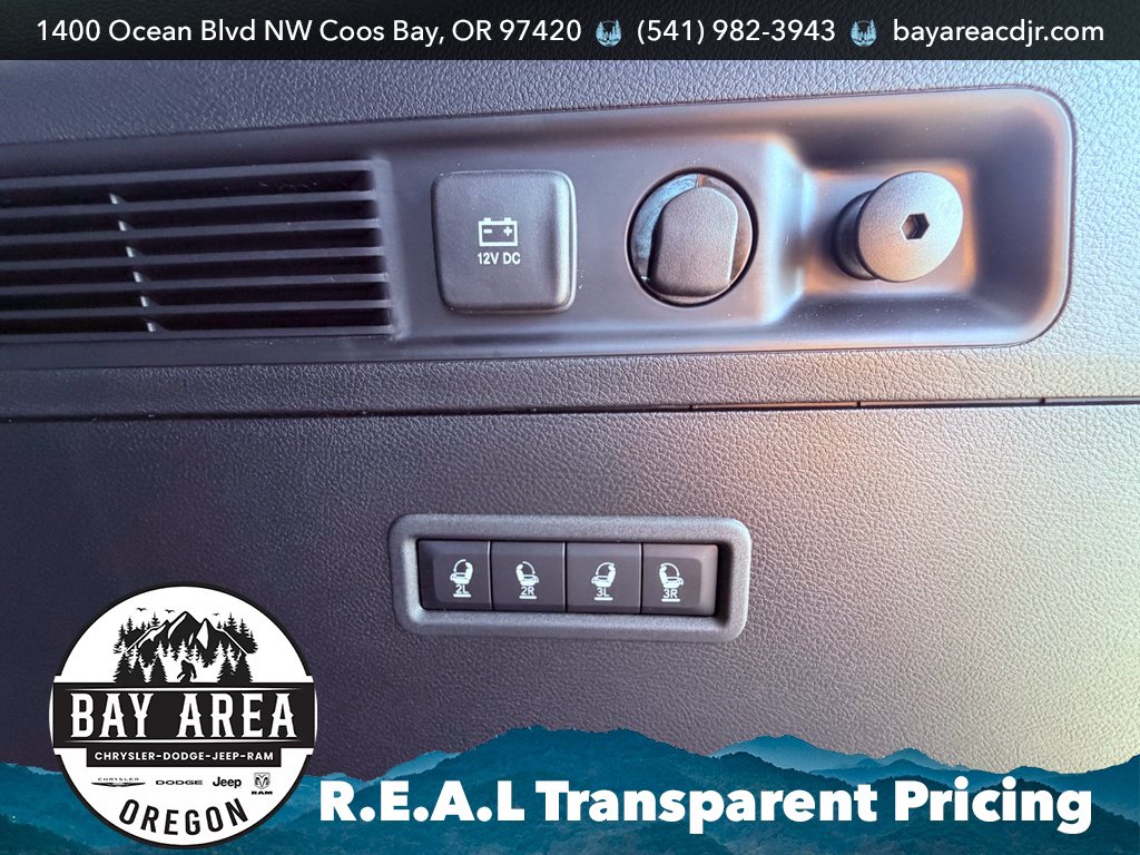 Used 2025 Jeep Wagoneer Series III w/ Premium Group I AWD/4WD image 31