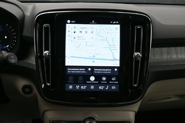 Used 2023 Volvo XC40 B5 Plus w/ Protection Package Premier AWD/4WD image 14