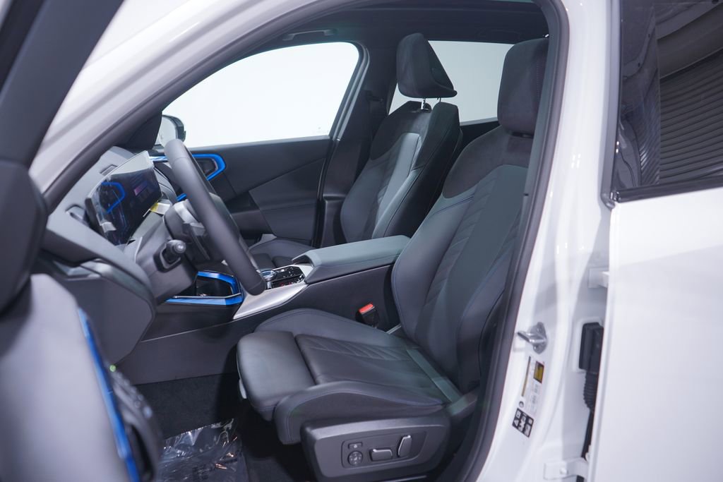 Used 2025 BMW X3 xDrive30i w/ M Sport Package image 7