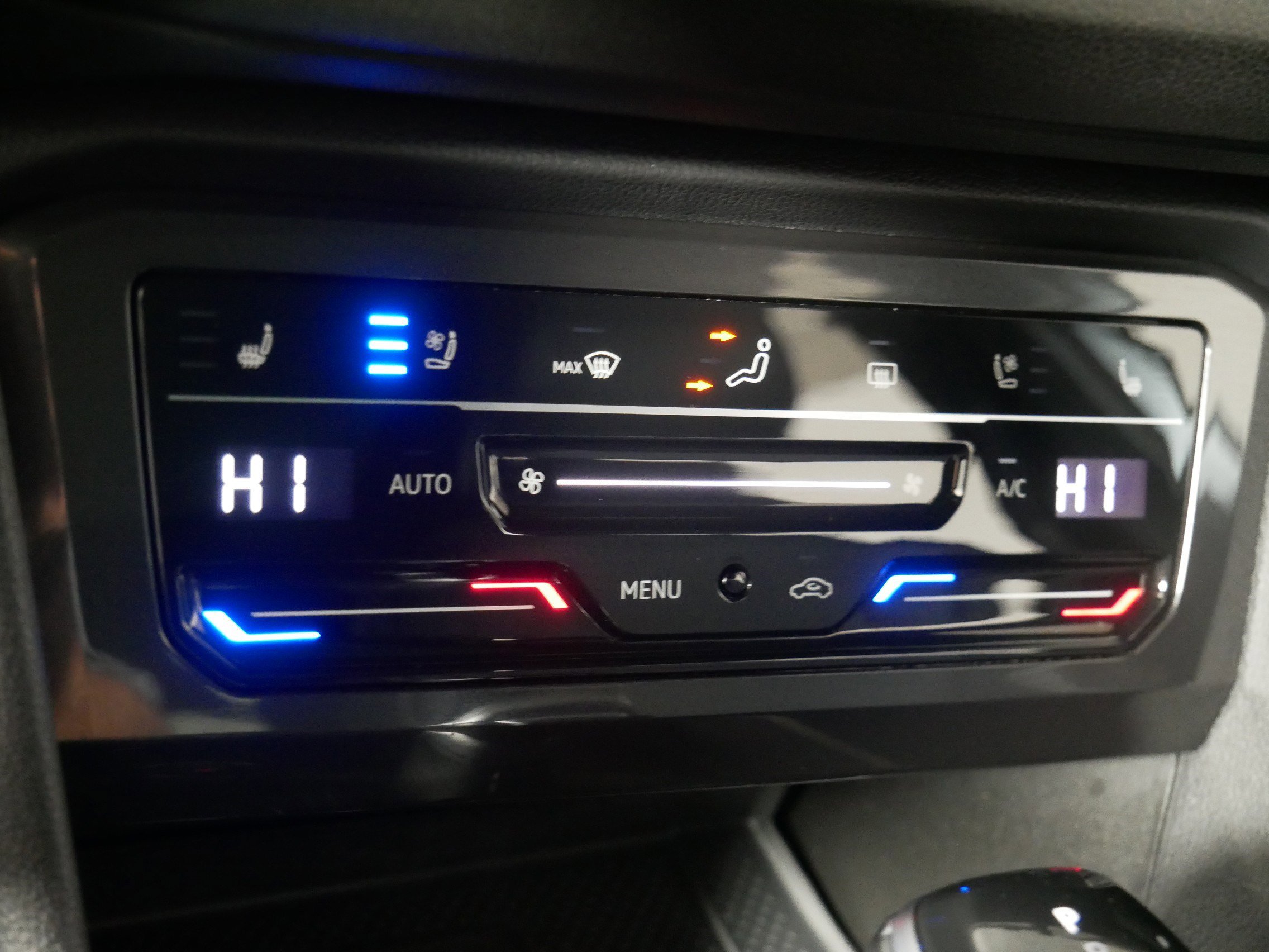 Used 2023 Volkswagen Tiguan SEL R-Line image 23