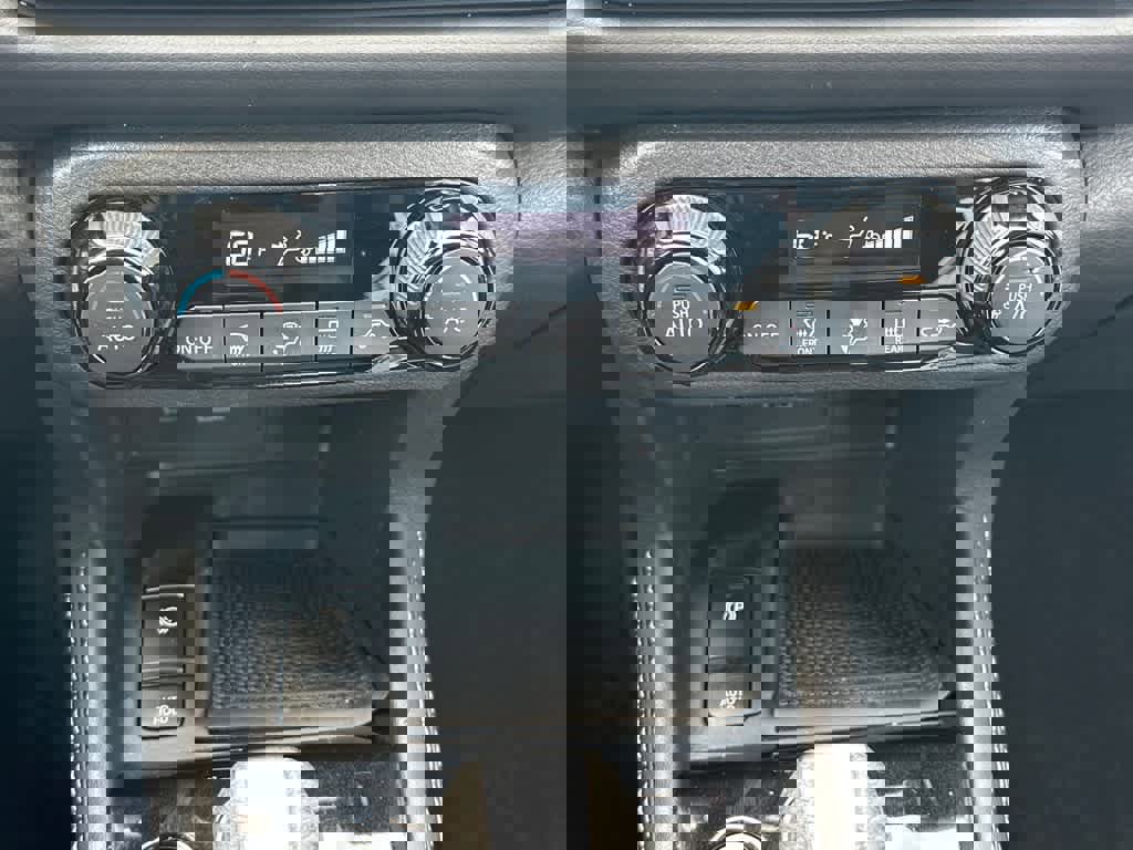 Used 2024 Nissan Kicks SR image 21