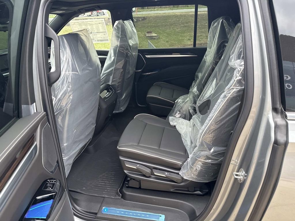 New 2026 Cadillac Escalade ESV Luxury w/ Touring Package AWD/4WD image 9