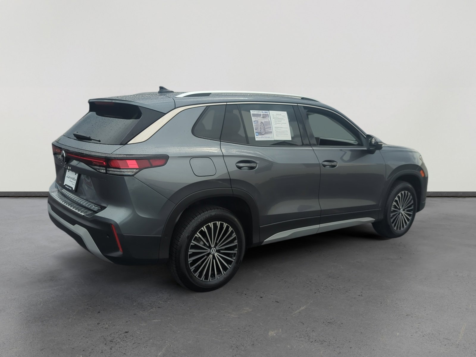 Certified 2025 Volkswagen Tiguan S w/ 18" Wheel Package image 5