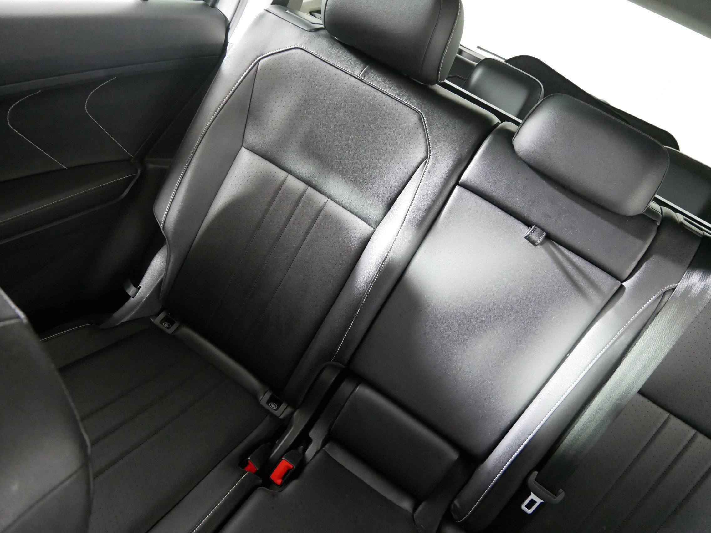 Used 2022 Volkswagen Tiguan SE FWD image 12