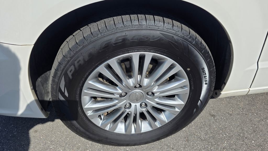 Used 2013 Chrysler Town & Country Touring-L w/ Entertainment Group #2 image 10