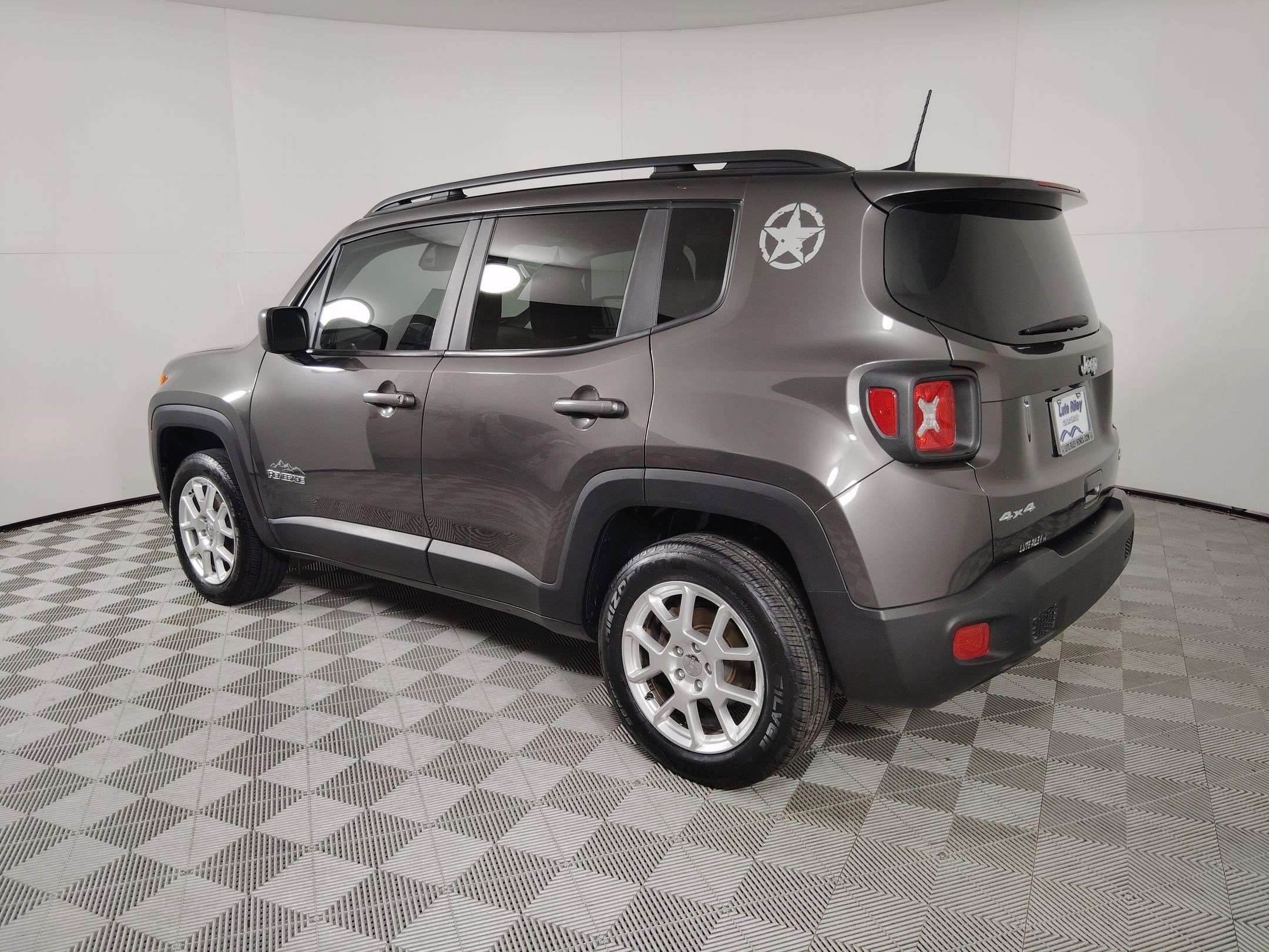 Used 2020 Jeep Renegade Latitude image 3