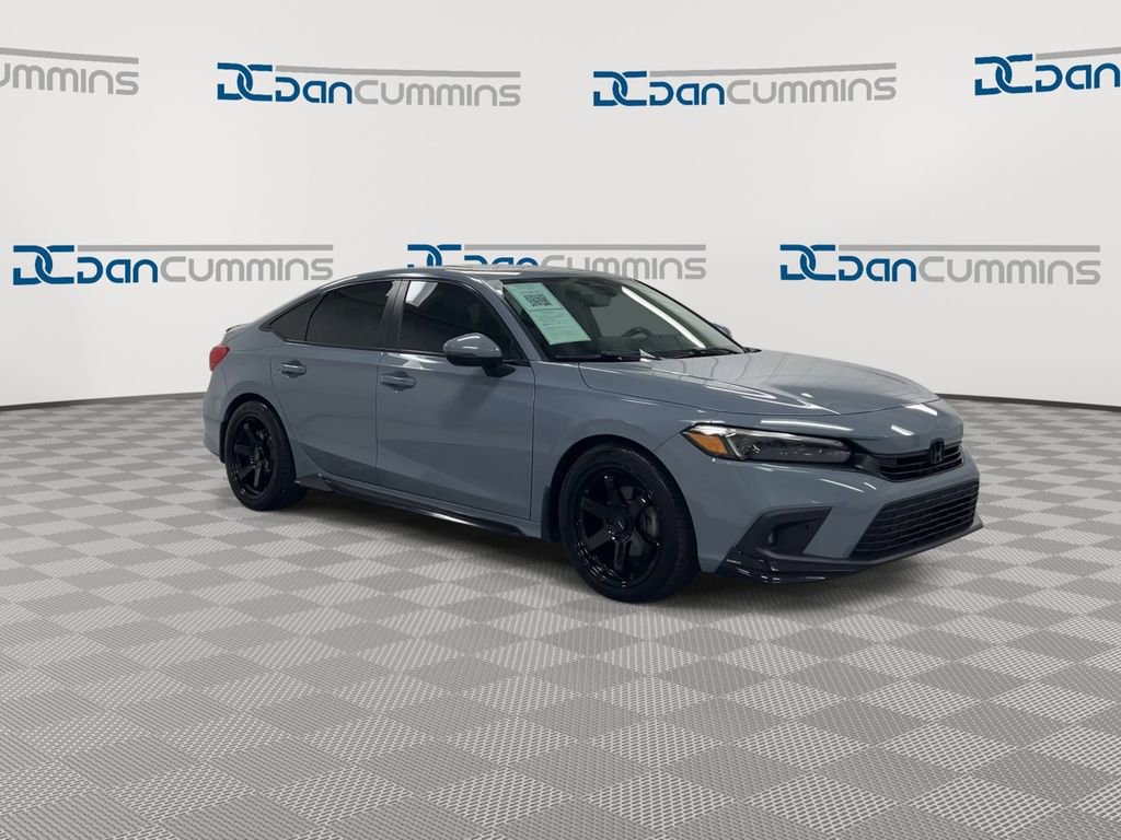Used 2022 Honda Civic Touring image 2