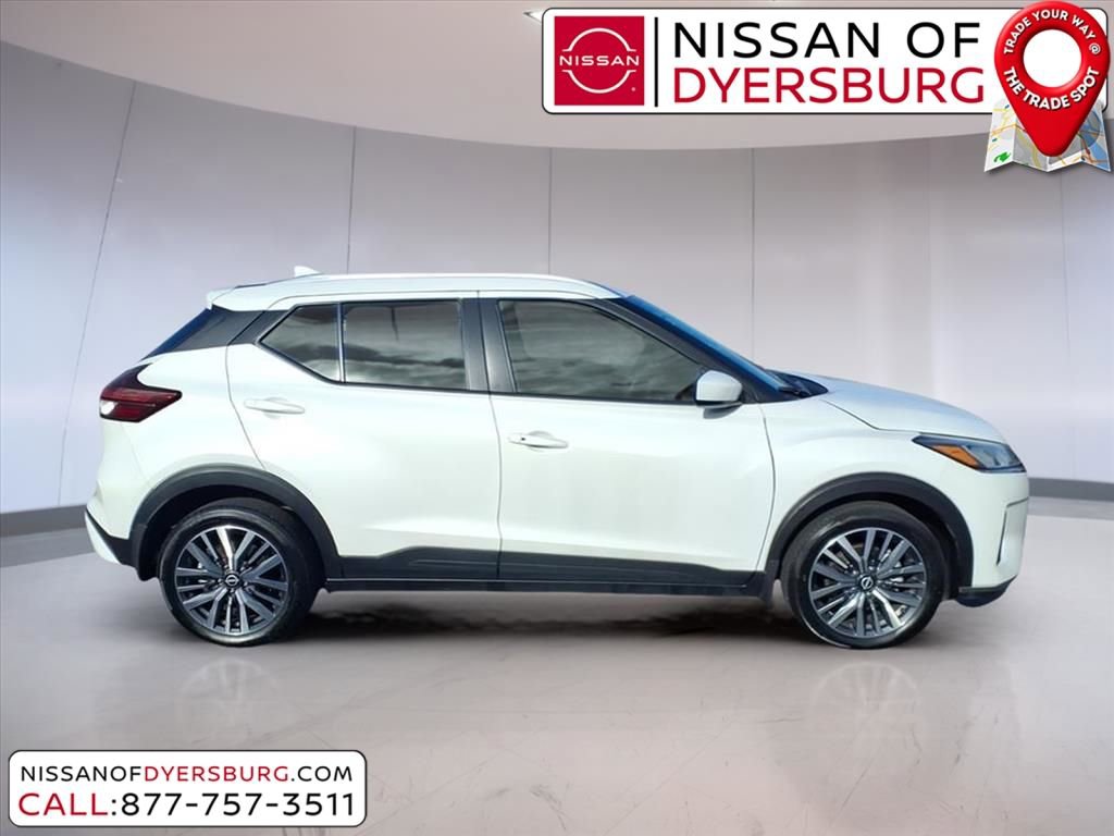 Used 2024 Nissan Kicks SV image 2