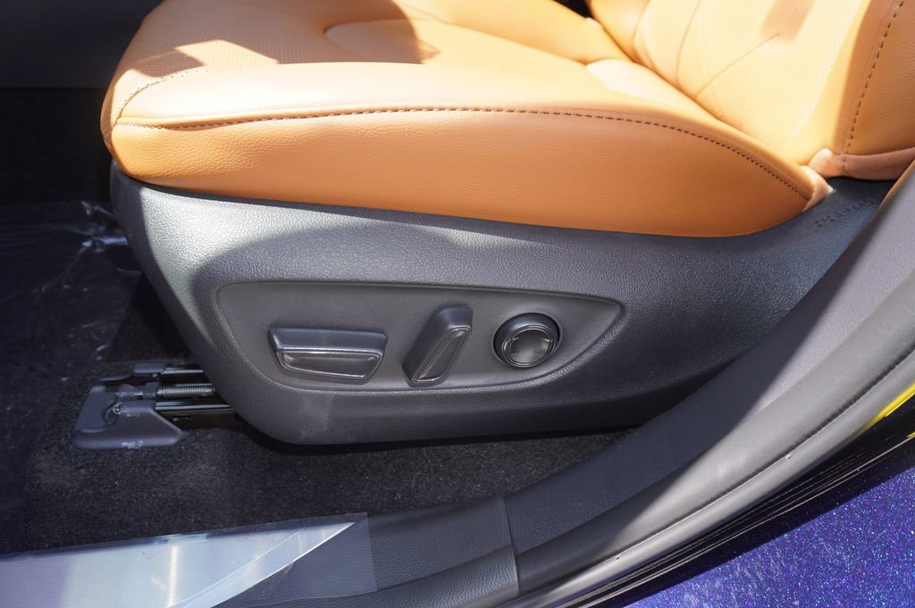 New 2026 Toyota Highlander Platinum image 12