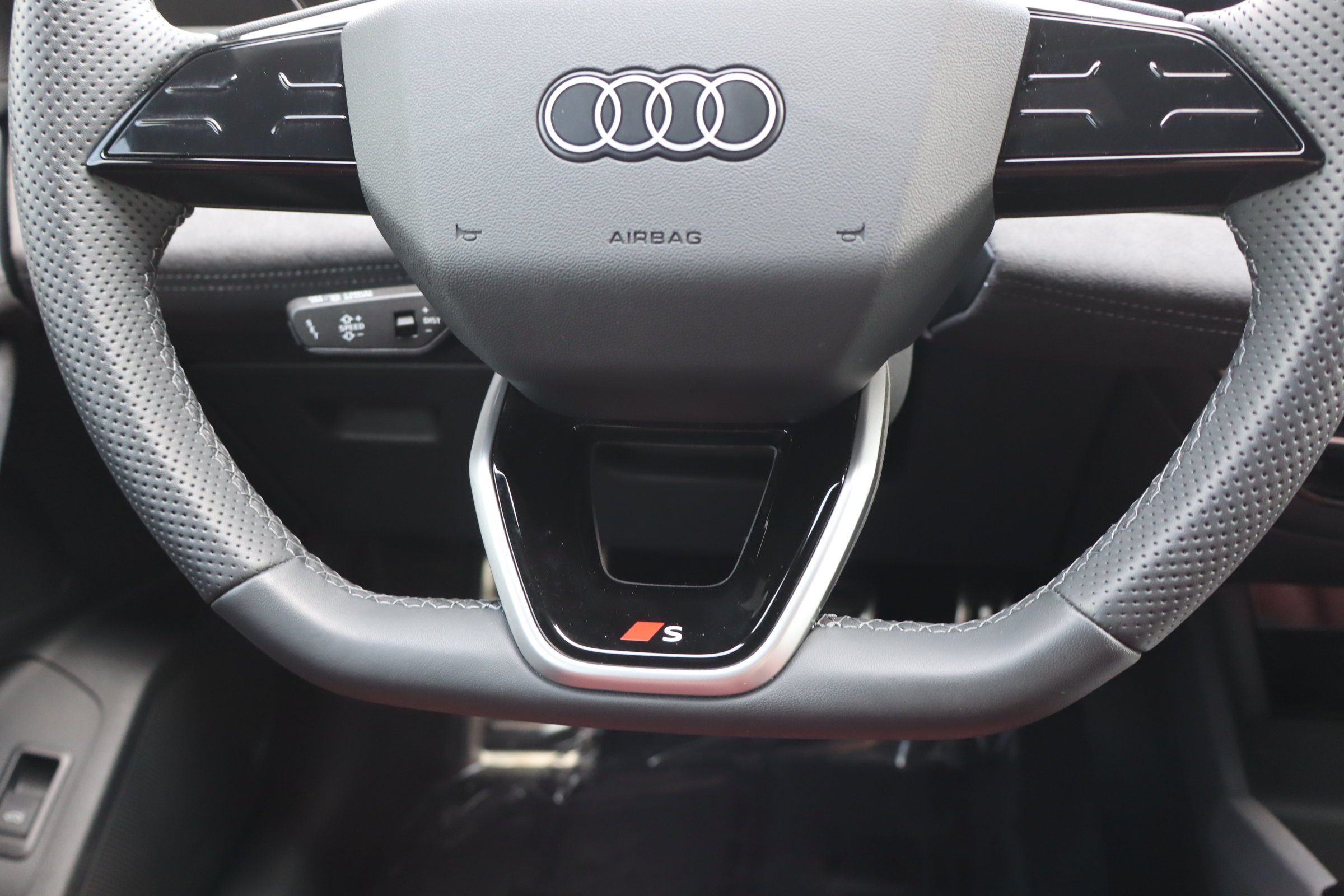 Used 2025 Audi SQ6 e-tron Prestige w/ 21" Black Optic Wheel Package AWD/4WD image 19