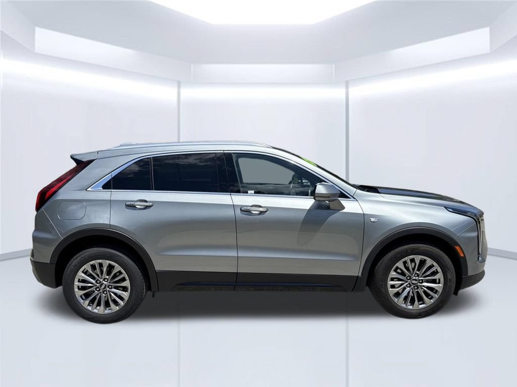 Used 2025 Cadillac XT4 Premium Luxury FWD image 4