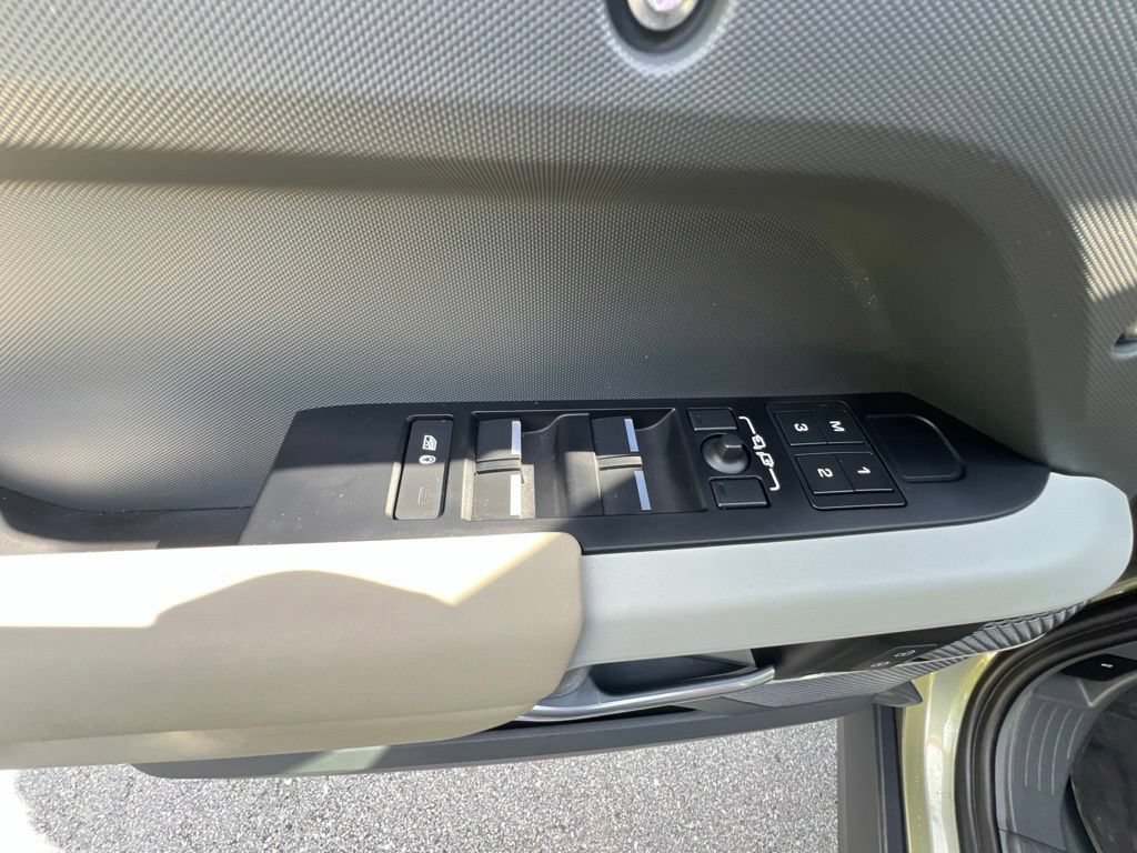 Used 2024 Land Rover Defender 110 S AWD/4WD image 43