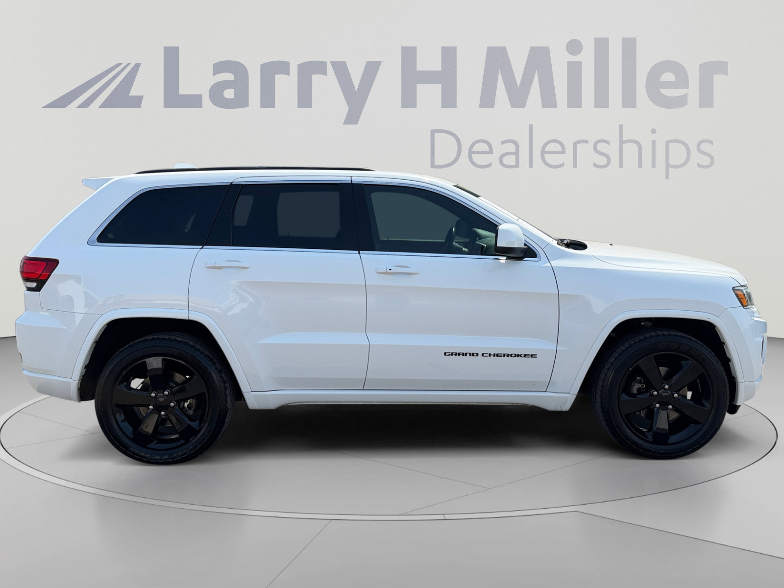 Used 2015 Jeep Grand Cherokee Altitude RWD image 6