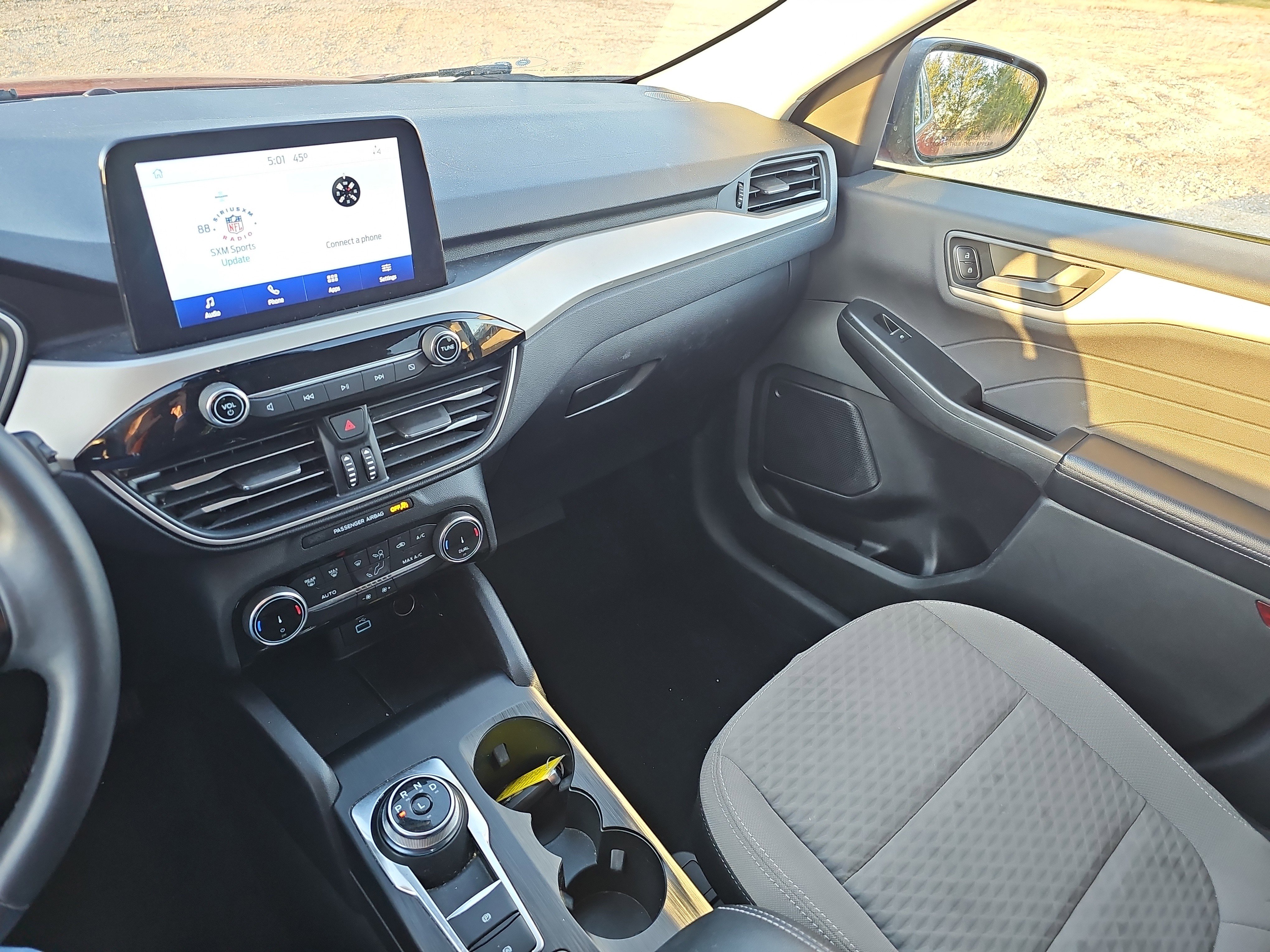 Used 2022 Ford Escape SE w/ SE Sport Appearance Package image 25