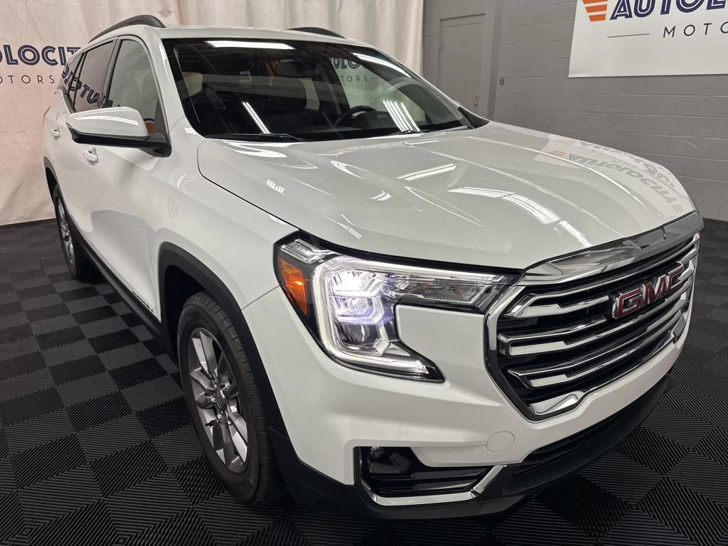 Used 2024 GMC Terrain SLT AWD/4WD image 3