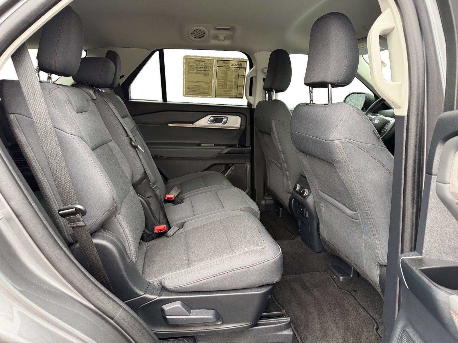 Used 2025 Ford Explorer Active AWD/4WD image 26