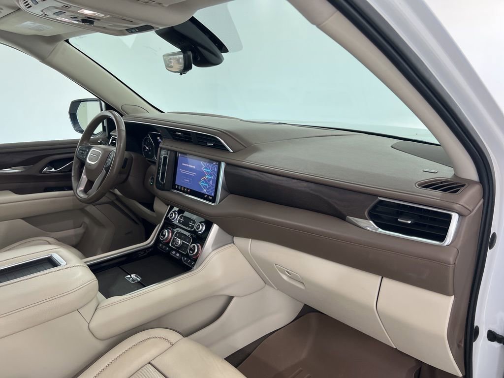Used 2021 GMC Yukon XL Denali w/ Denali Premium Package image 27
