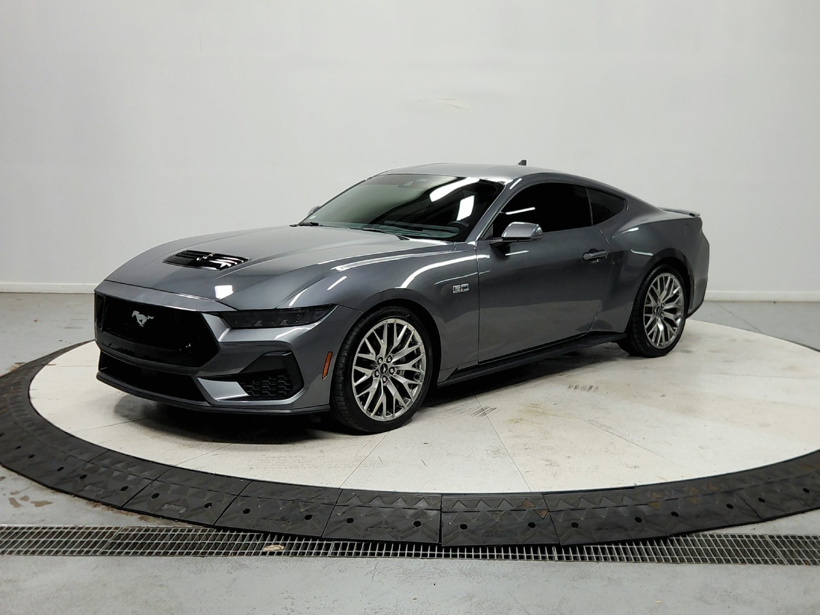 Used 2025 Ford Mustang GT Premium RWD image 4
