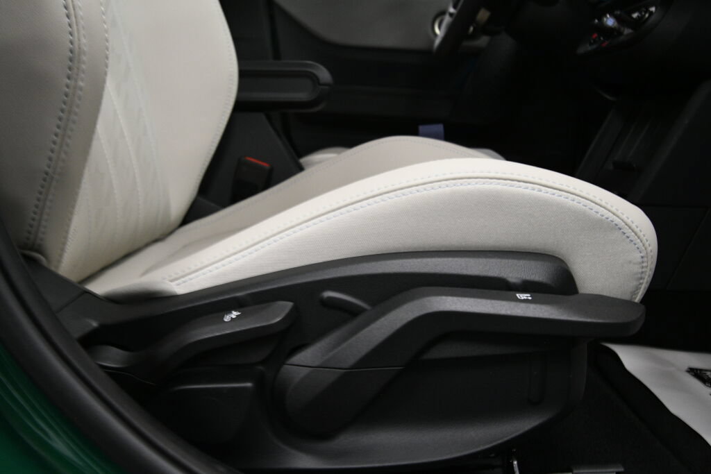 Used 2025 MINI Cooper S FWD image 27